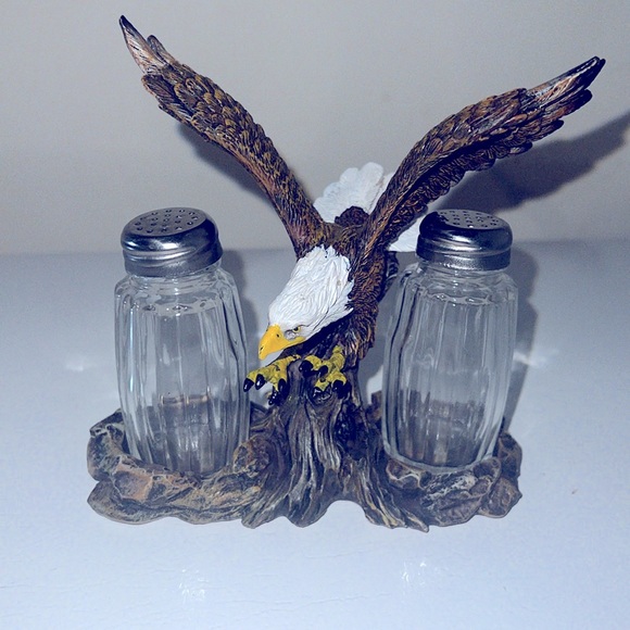 Eagle salt and pepper shakers - Picture 1 of 1